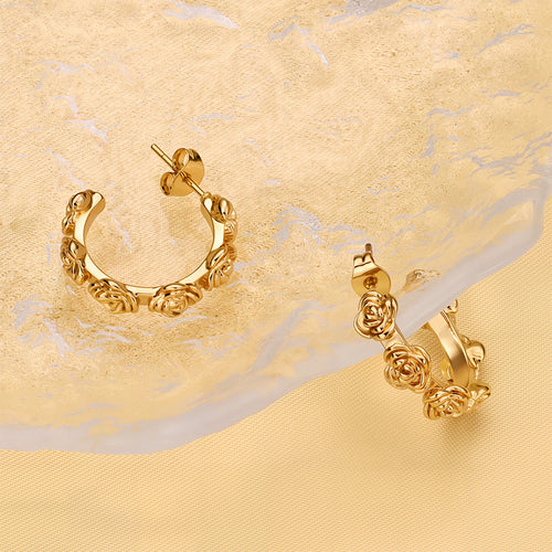 Aretes de aro con flores de rosa de moda para mujer.