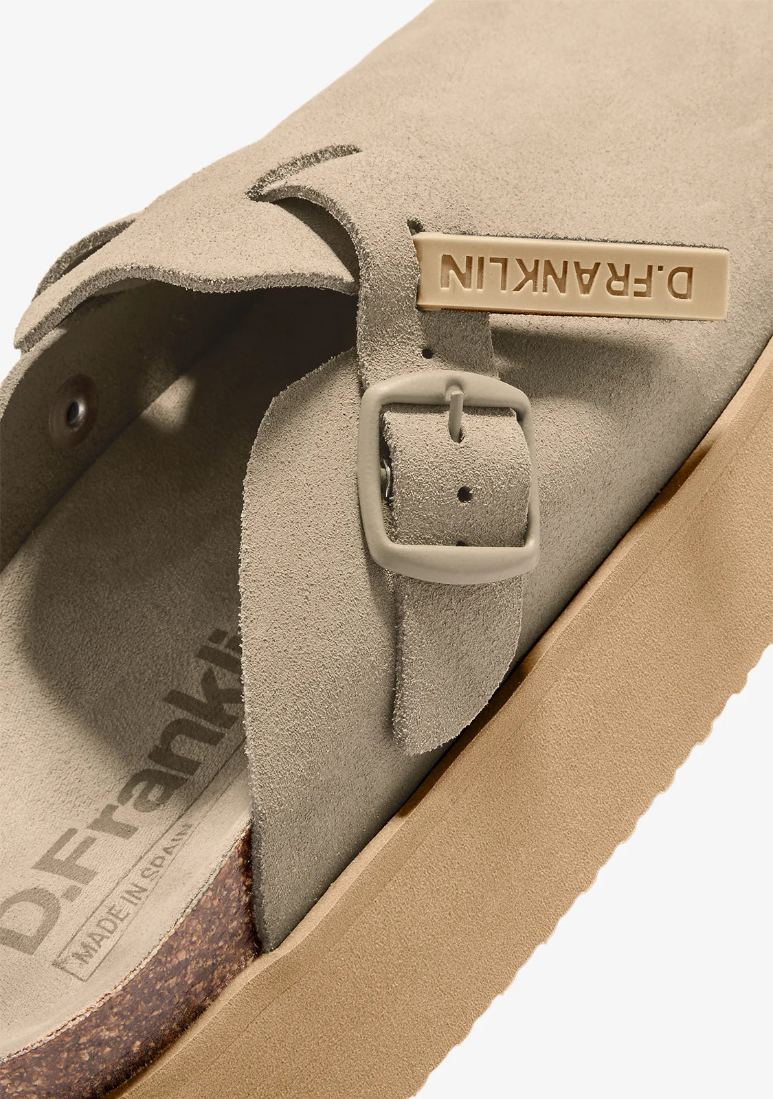 Sandalias tipo zueco de plataforma en ante color topo